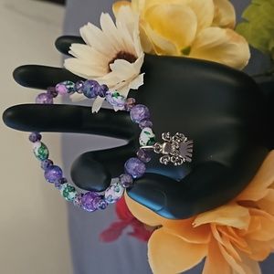 NWOT Angel Charm Memory Wired Bracelet  1020